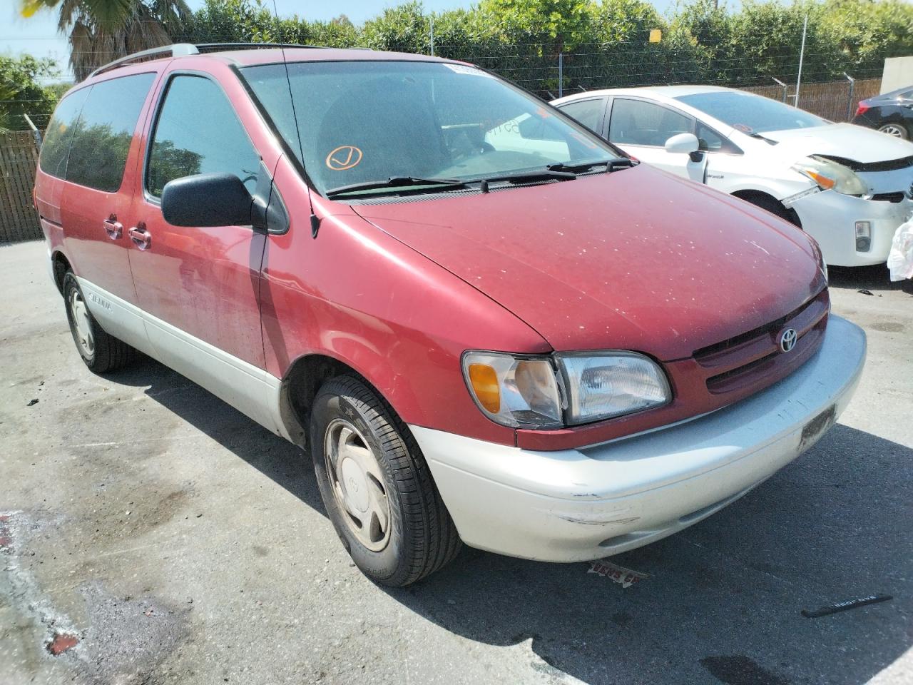 Photo 9 from auction – 2000 TOYOTA SIENNA LE with VIN 4T3ZF13C7YU293582