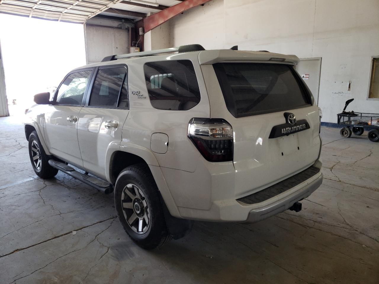 Photo 3 from auction – 2017 TOYOTA 4RUNNER with VIN JTEBU5JR8H5469354