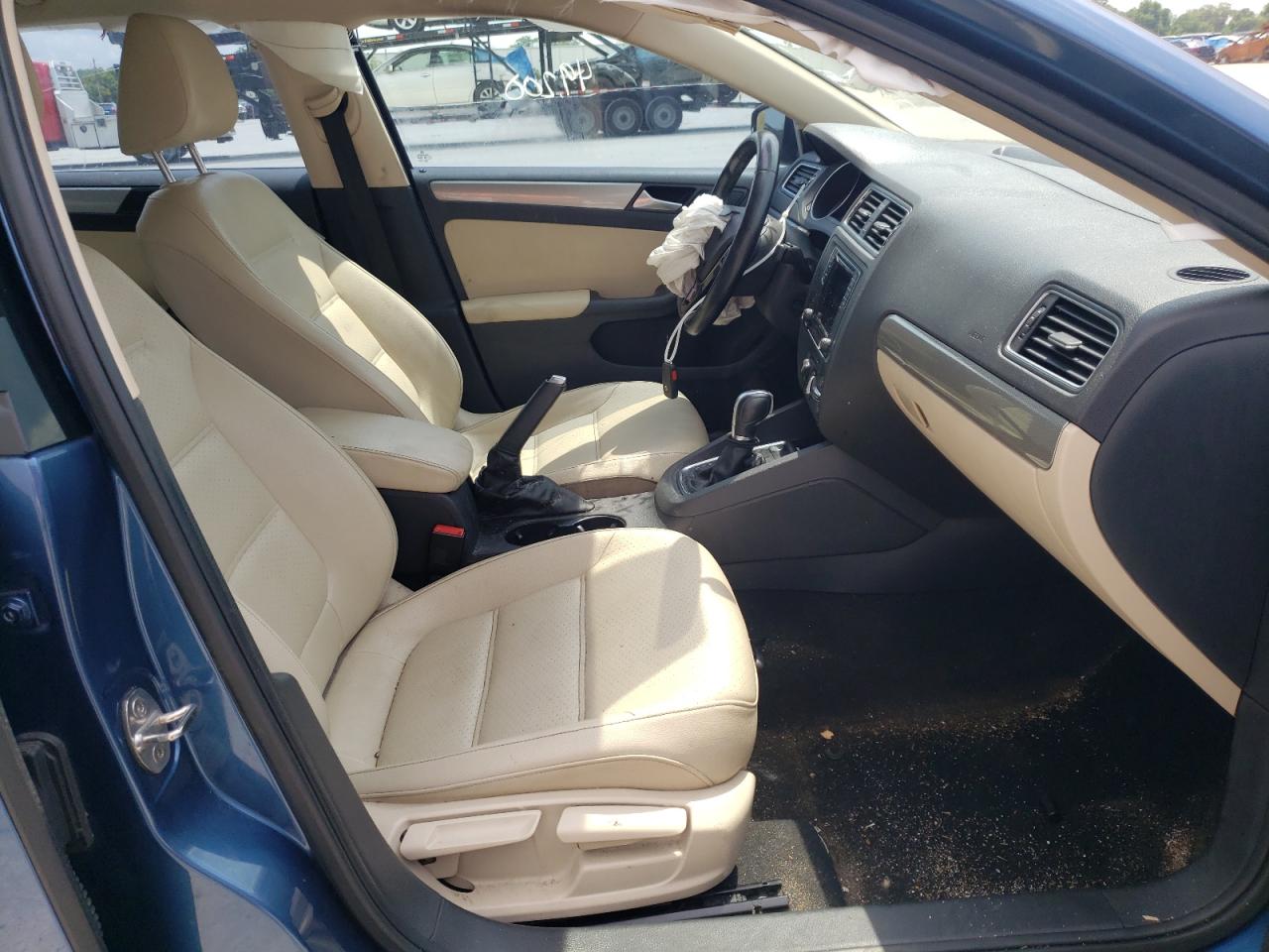 Photo 5 from auction – 2017 VOLKSWAGEN JETTA SE with VIN 3VWDB7AJ3HM249796