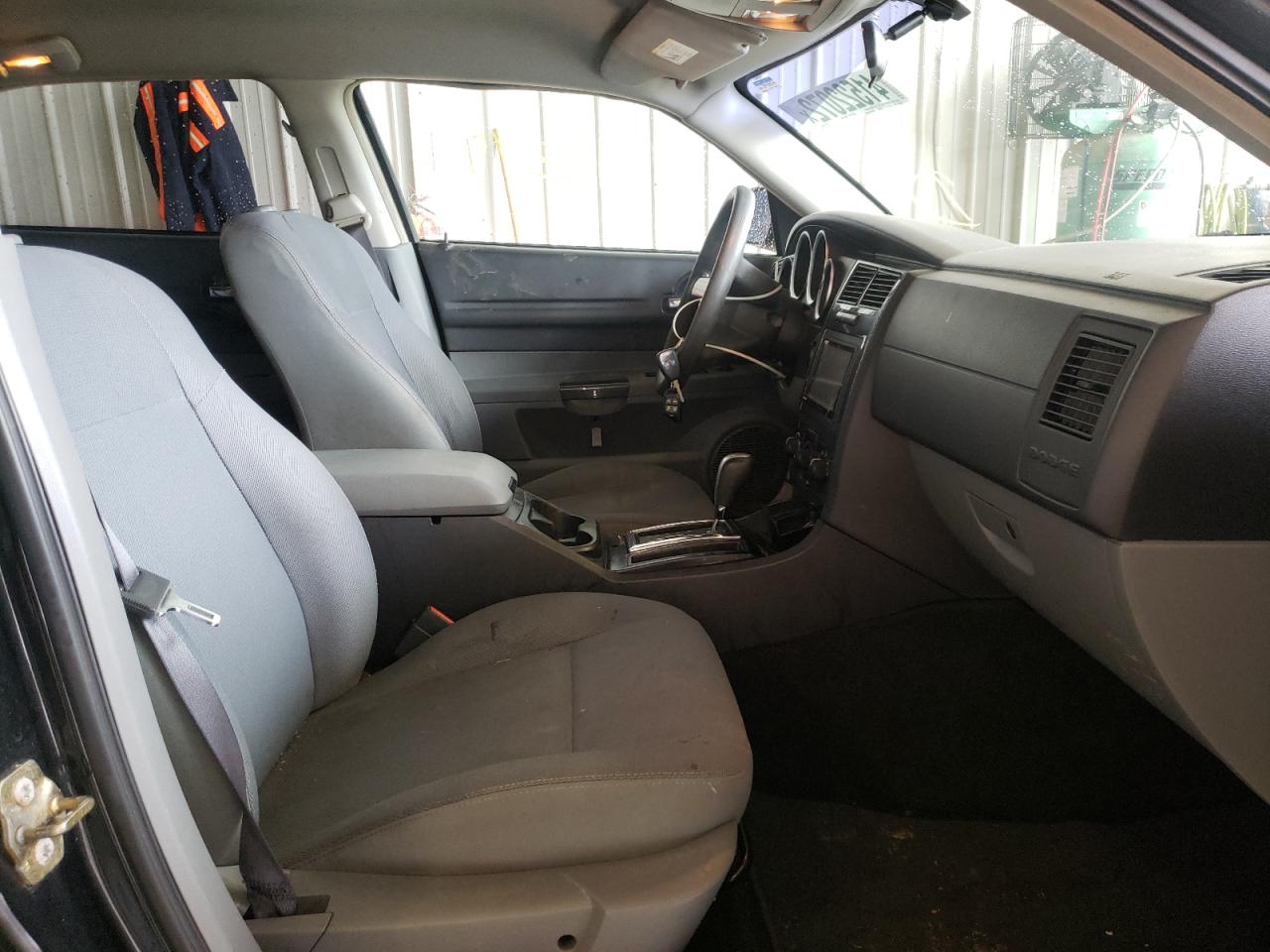 Photo 5 from auction – 2005 DODGE MAGNUM SXT with VIN 2D4FV48V15H124948