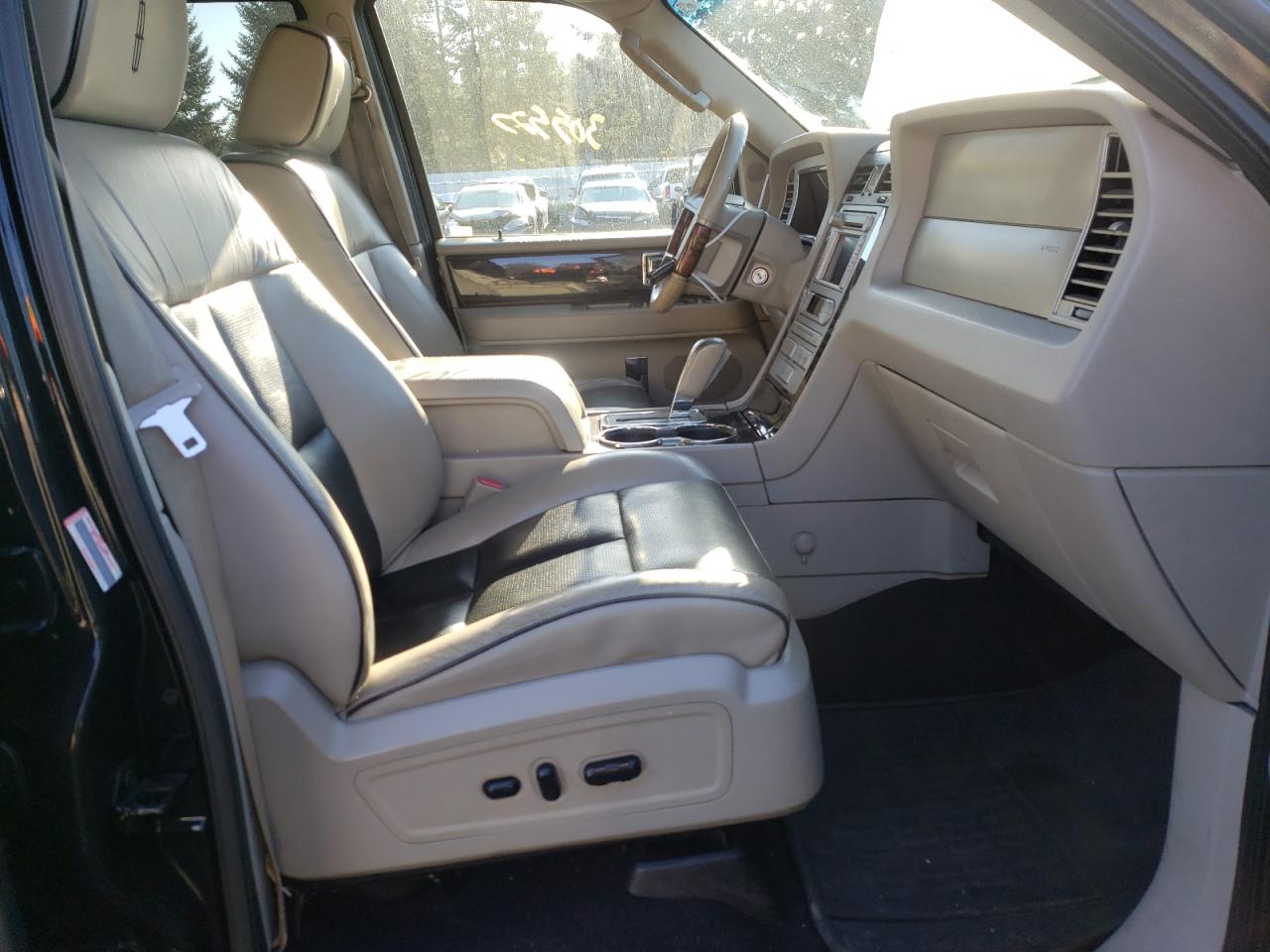 Photo 5 from auction – 2008 LINCOLN NAVIGATOR with VIN 5LMFL28508LJ10014