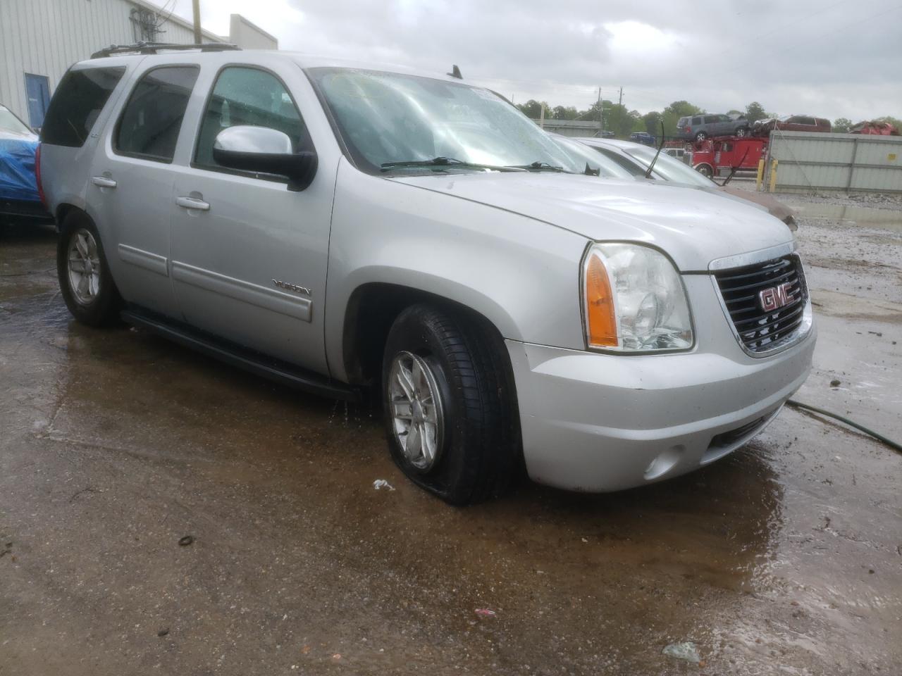 GMC YUKON SLT 2012 with VIN 1GKS1CE03CR229552 - Photo from auction