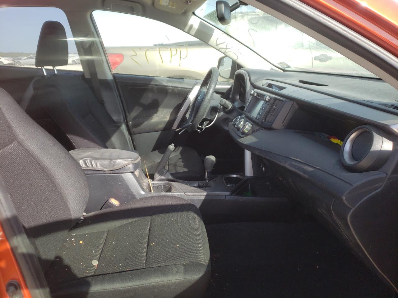 Zdjęcie 5 z aukcji – 2016 TOYOTA RAV4 LE z VIN JTMZFREV3GJ080722