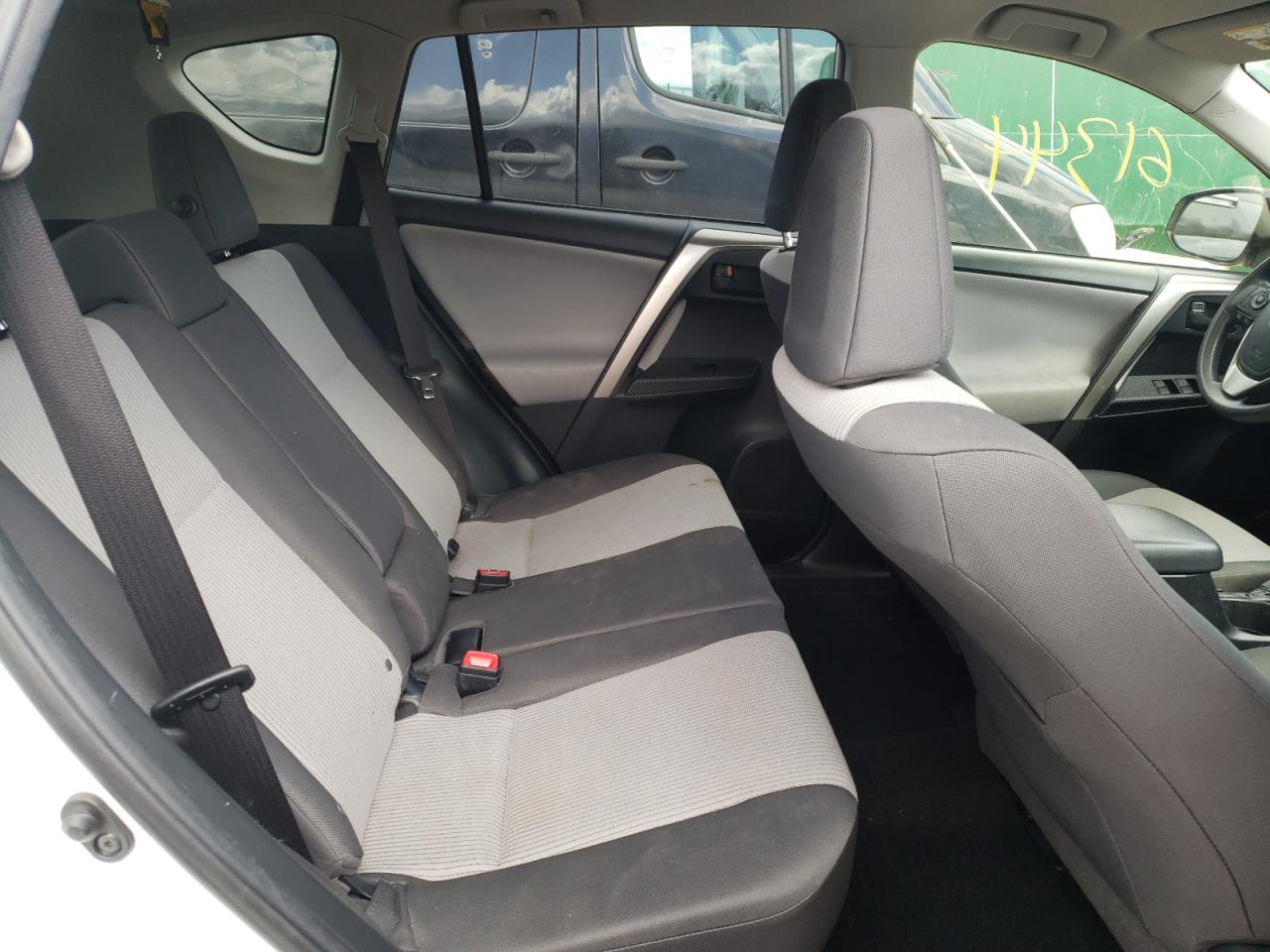 Photo 6 from auction – 2015 TOYOTA RAV4 LE with VIN JTMZFREV2FJ045488