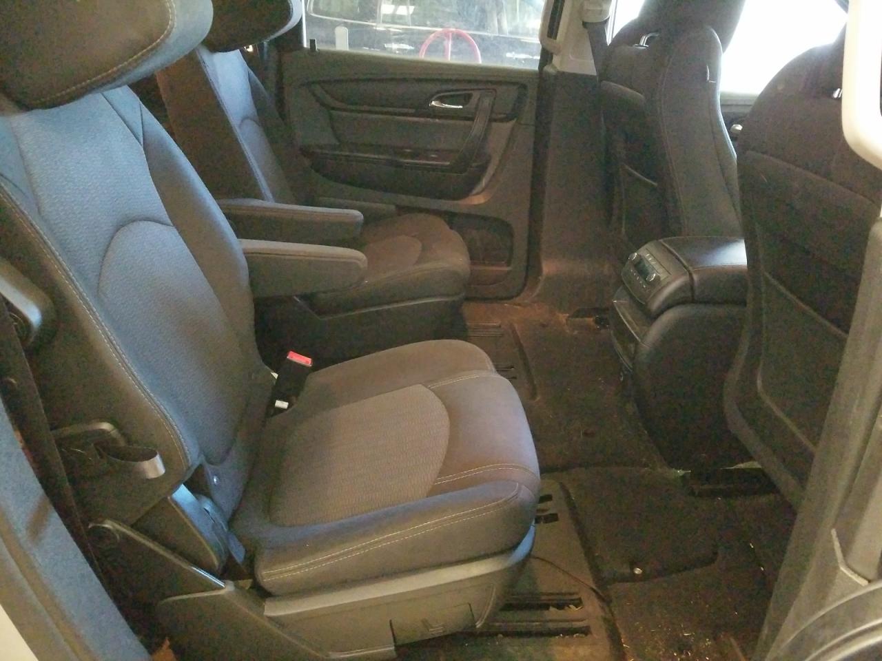 Photo 6 from auction – 2017 CHEVROLET TRAVERSE L with VIN 1GNKRHKD0HJ192921