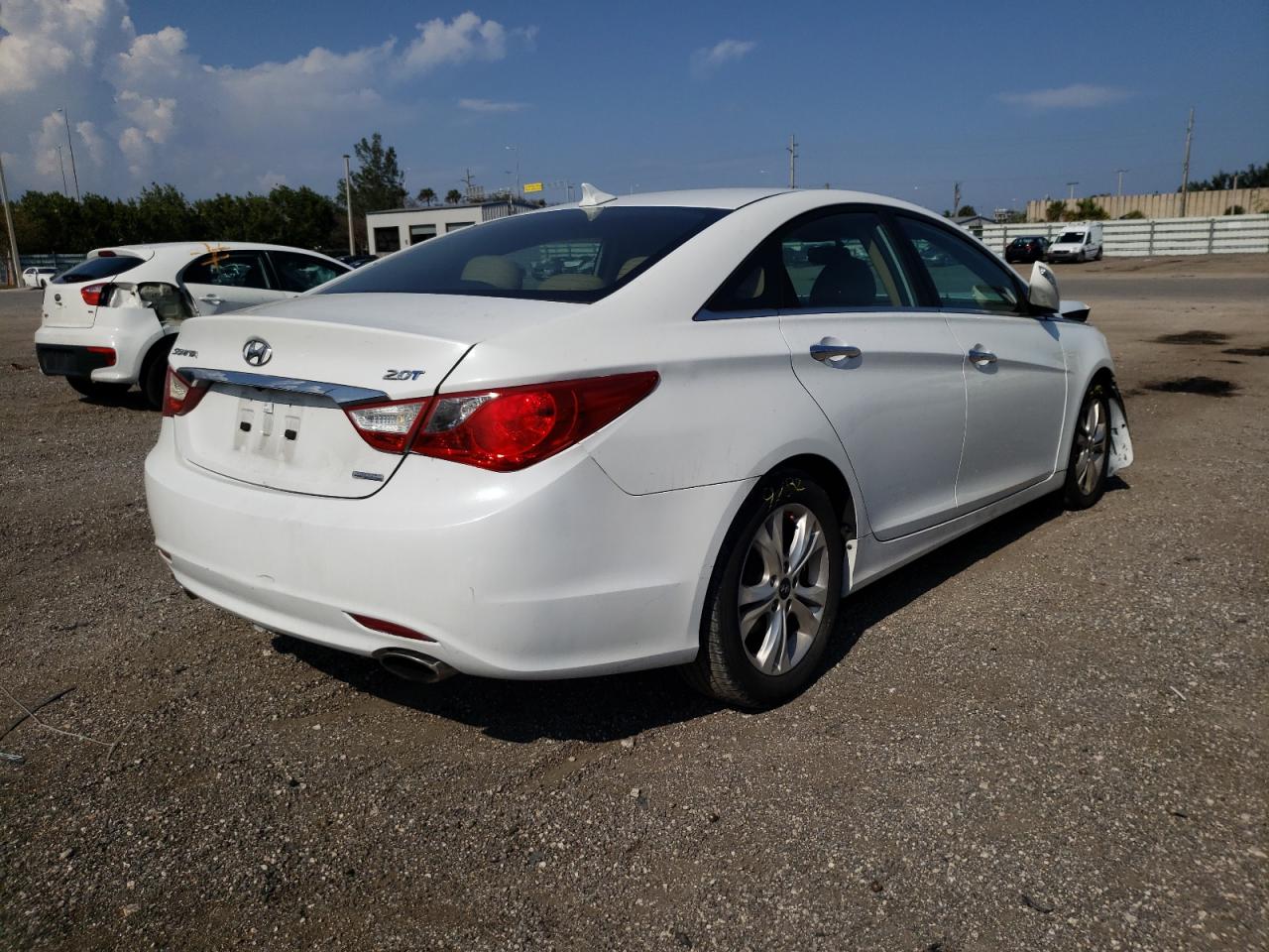 Photo 4 from auction – 2011 HYUNDAI SONATA SE with VIN 5NPEC4AB1BH307607