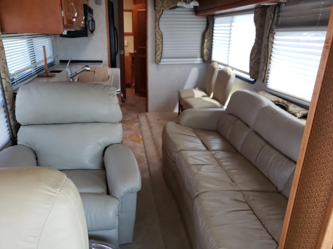 Foto 6 de la subasta – 2006 FREIGHTLINER CHASSIS X con VIN 4UZAB2DJ56CW10332