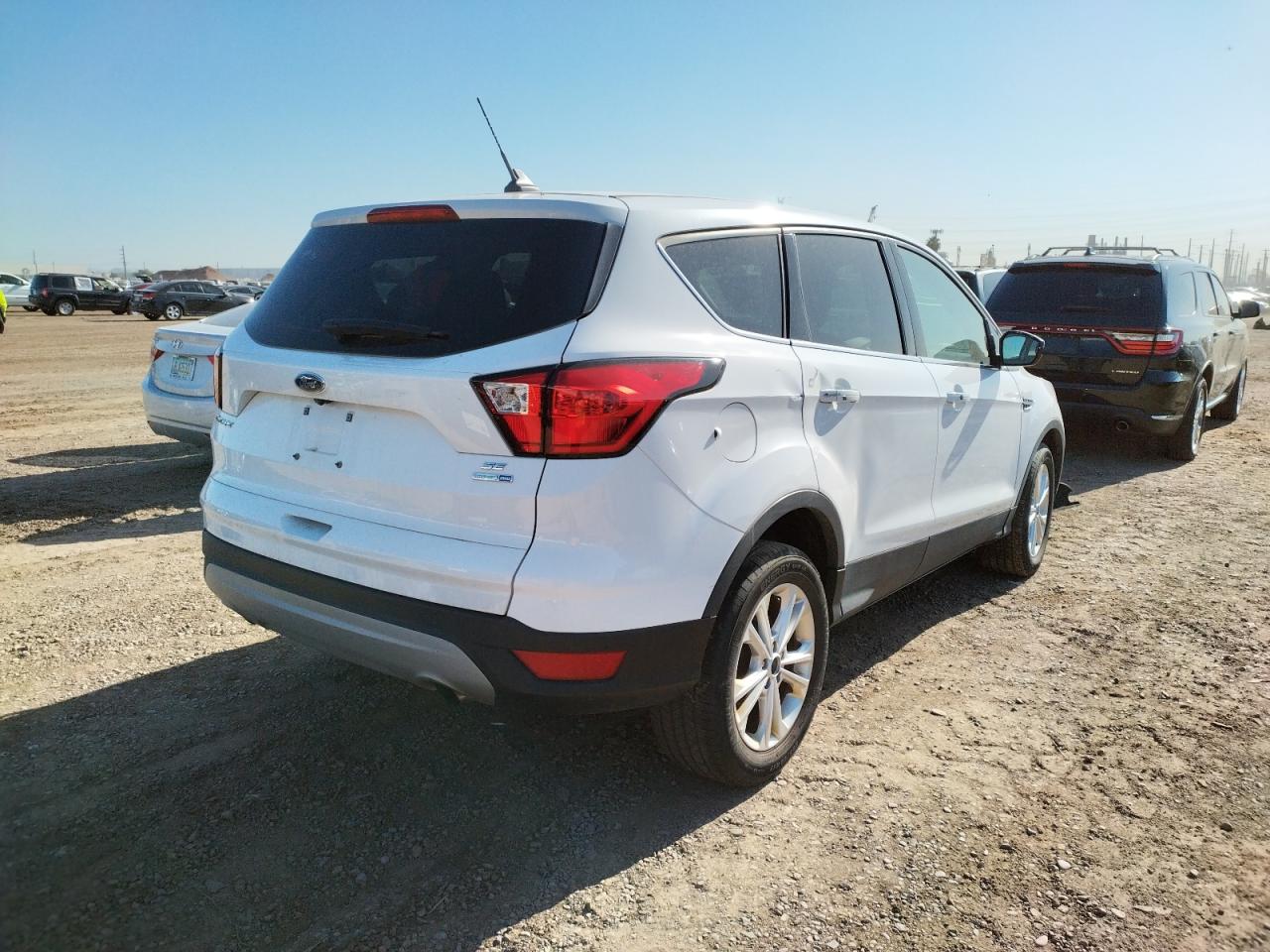 Photo 4 from auction – 2019 FORD ESCAPE SE with VIN 1FMCU9GD5KUA03286