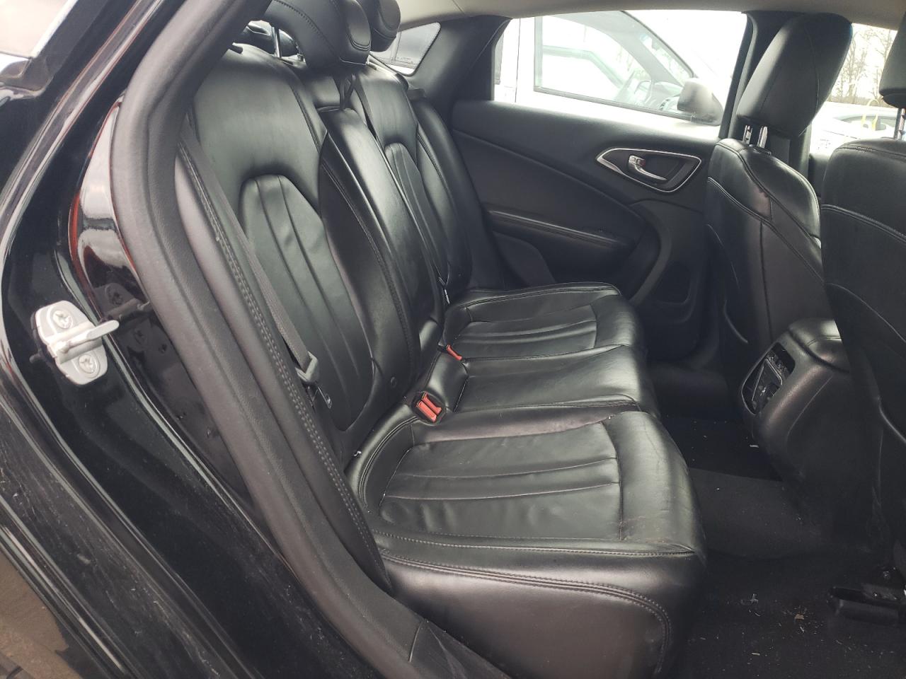 Photo 6 from auction – 2015 CHRYSLER 200 C with VIN 1C3CCCCB4FN545508