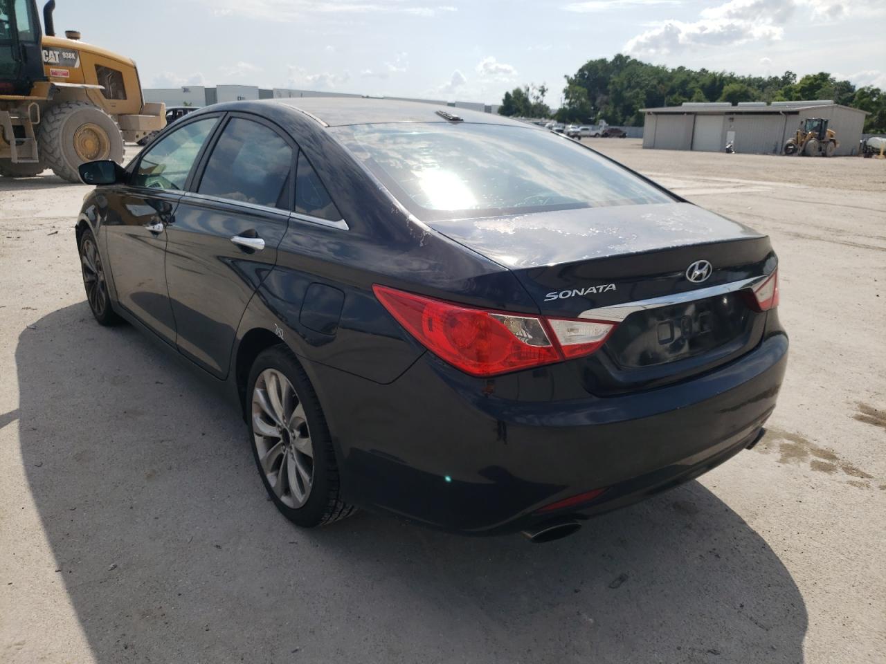 Photo 3 from auction – 2011 HYUNDAI SONATA SE with VIN 5NPEC4AC5BH009988