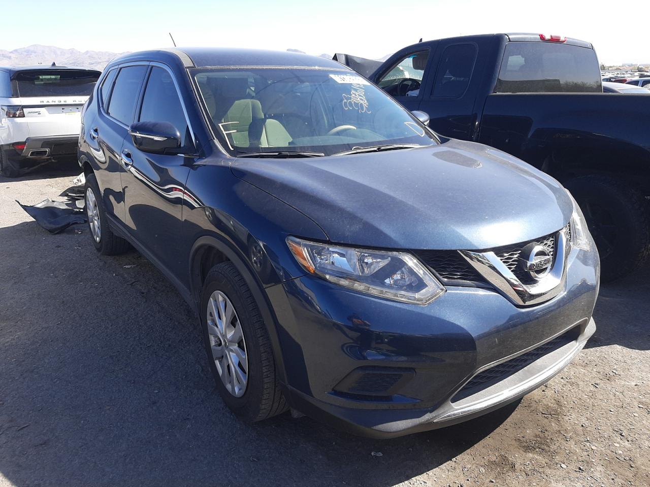 NISSAN ROGUE S 2015 с VIN KNMAT2MT7FP588233 - Фото с аукциона