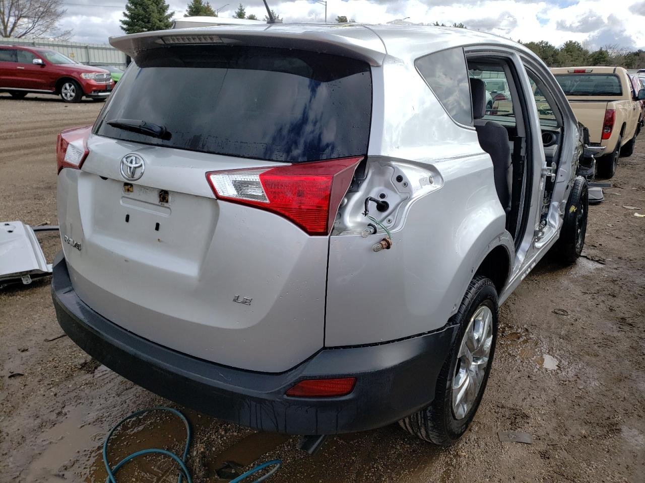 Photo 4 from auction – 2015 TOYOTA RAV4 LE with VIN 2T3BFREV2FW394718