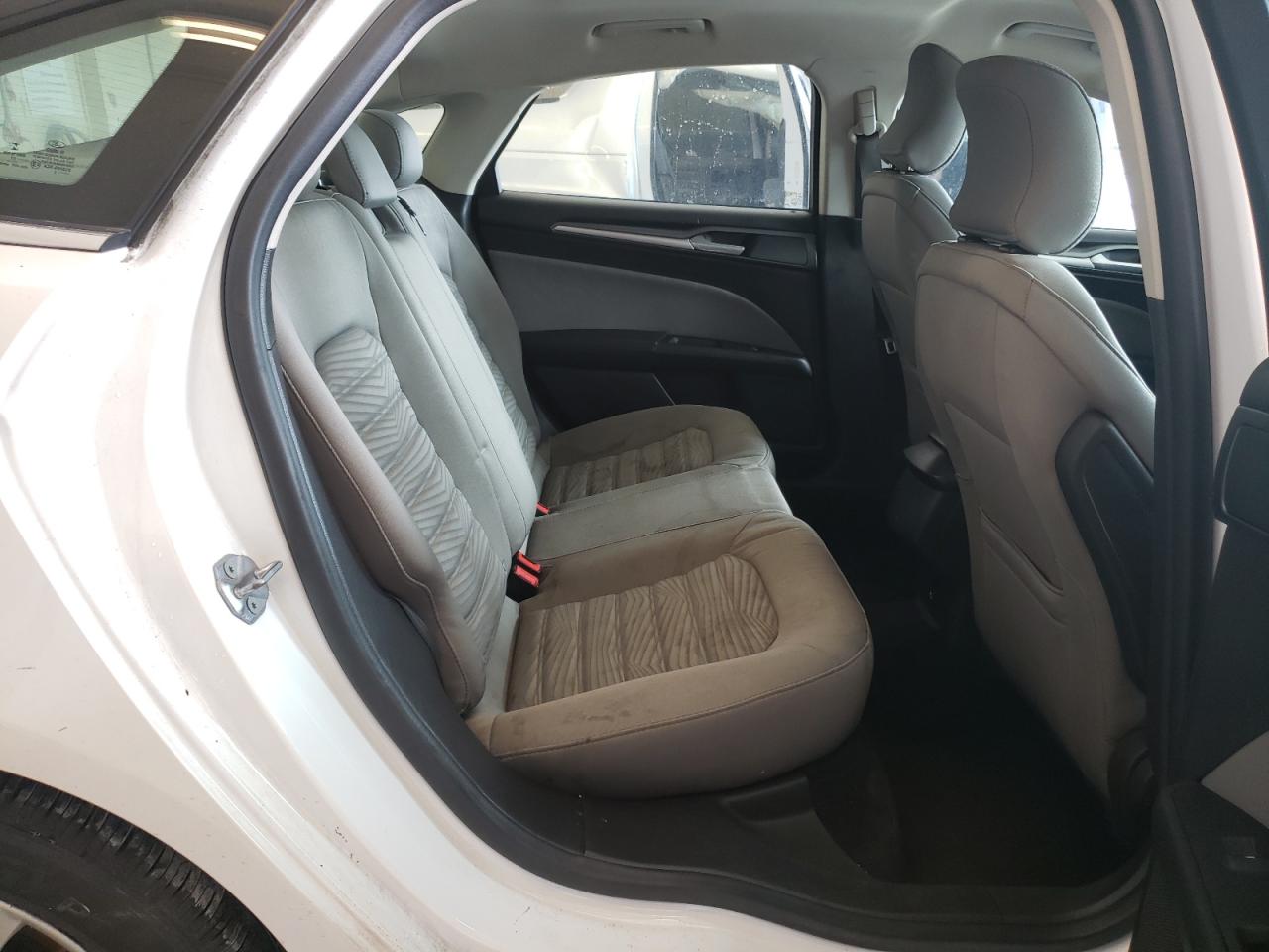 Photo 6 from auction – 2016 FORD FUSION S with VIN 3FA6P0G70GR199396