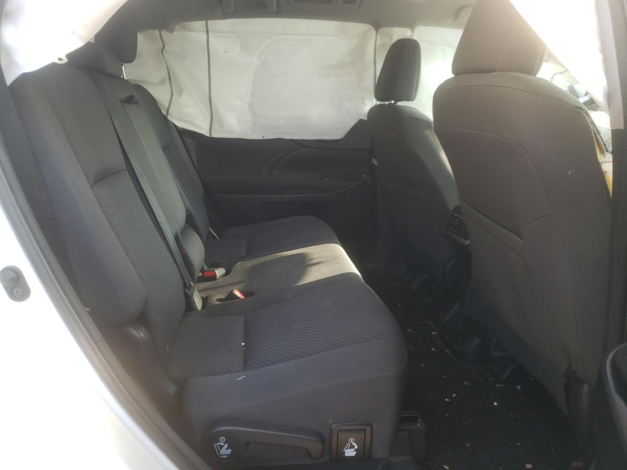 Photo 6 from auction – 2016 TOYOTA HIGHLANDER with VIN 5TDZKRFH8GS163523
