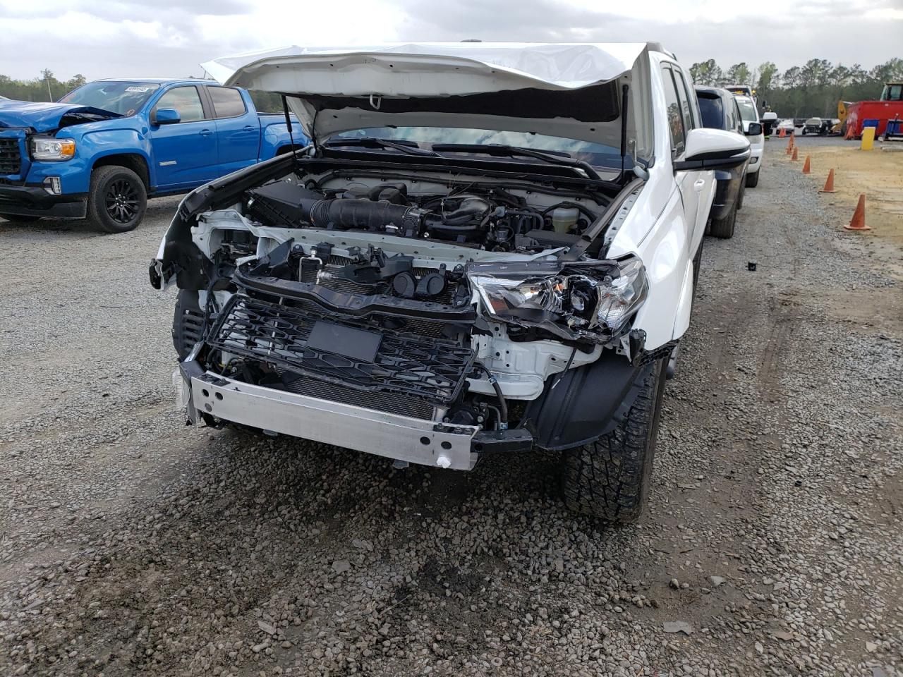 Photo 2 from auction – 2021 TOYOTA 4RUNNER SR with VIN JTEFU5JR5M5242134
