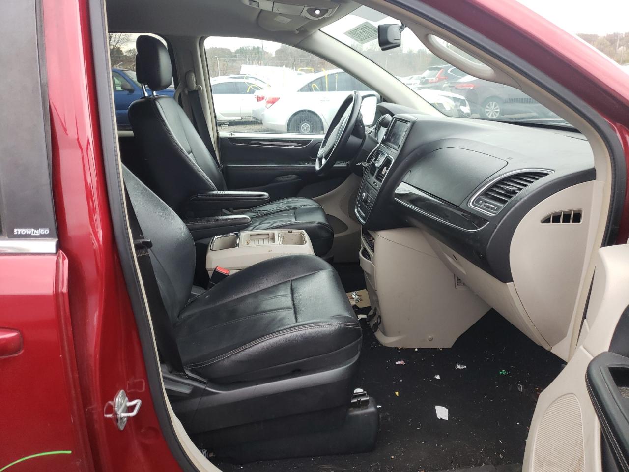Photo 5 from auction – 2013 CHRYSLER TOWN & COU with VIN 2C4RC1BG1DR630054