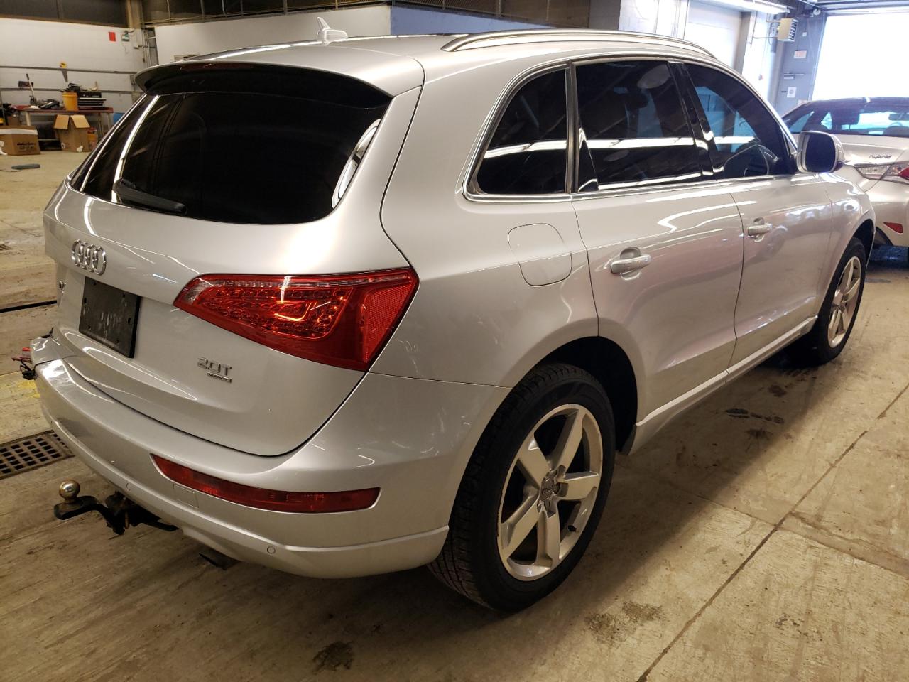 Photo 4 from auction – 2011 AUDI Q5 PREMIUM with VIN WA1LFAFPXBA029759