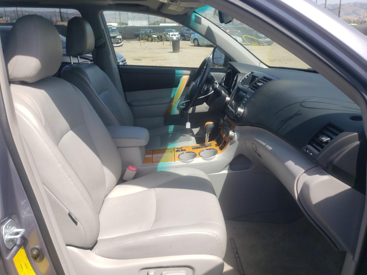 Photo 5 from auction – 2009 TOYOTA HIGHLANDER with VIN JTEEW44A592029053