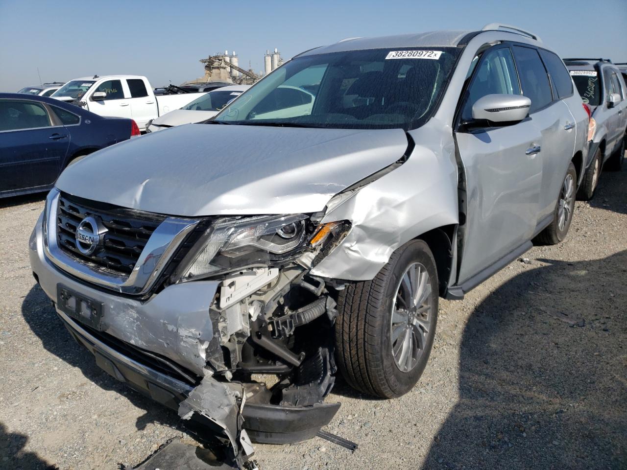 Photo 2 from auction – 2017 NISSAN PATHFINDER with VIN 5N1DR2MNXHC673201