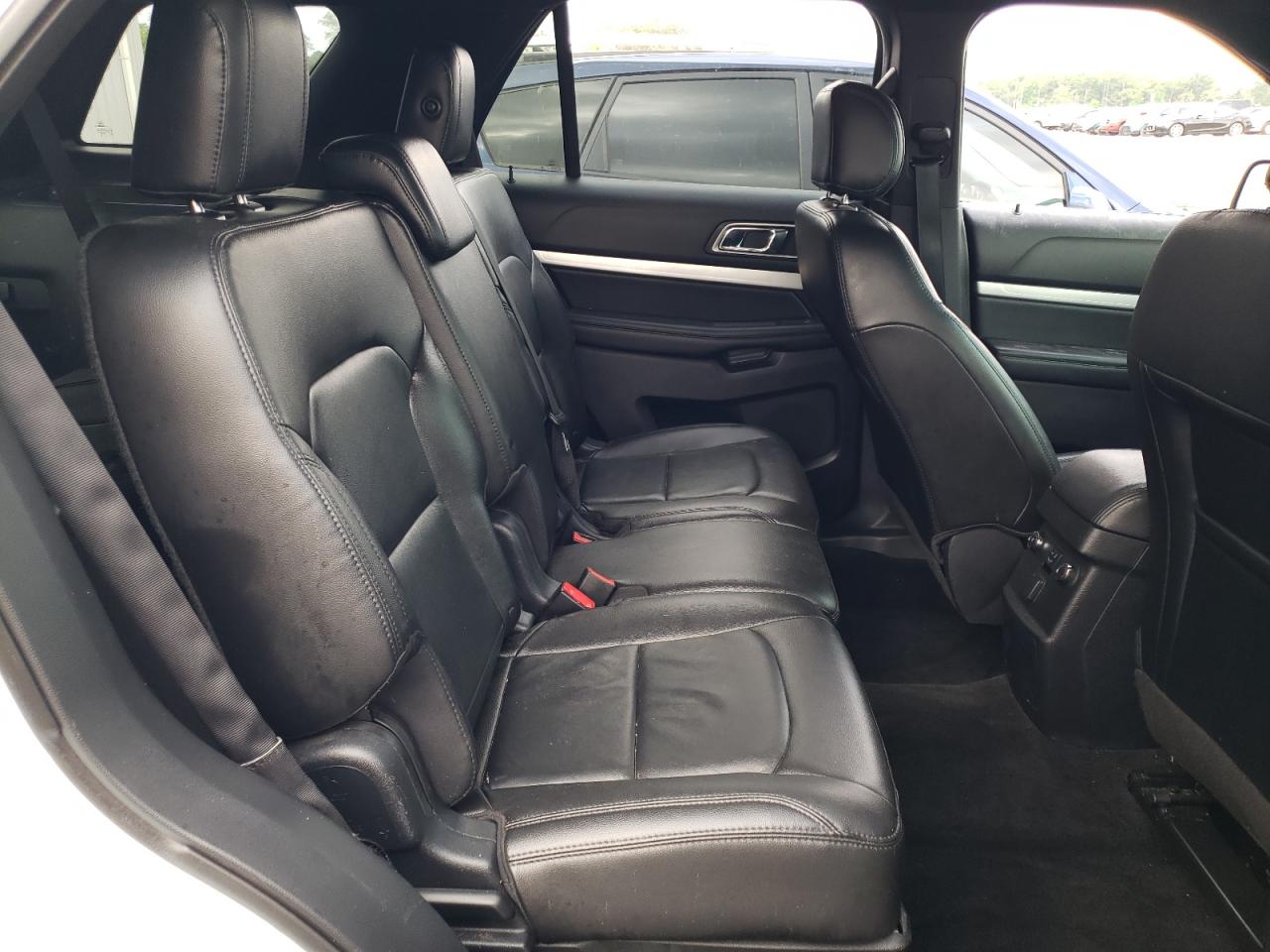 Photo 6 from auction – 2017 FORD EXPLORER X with VIN 1FM5K7D83HGB15313