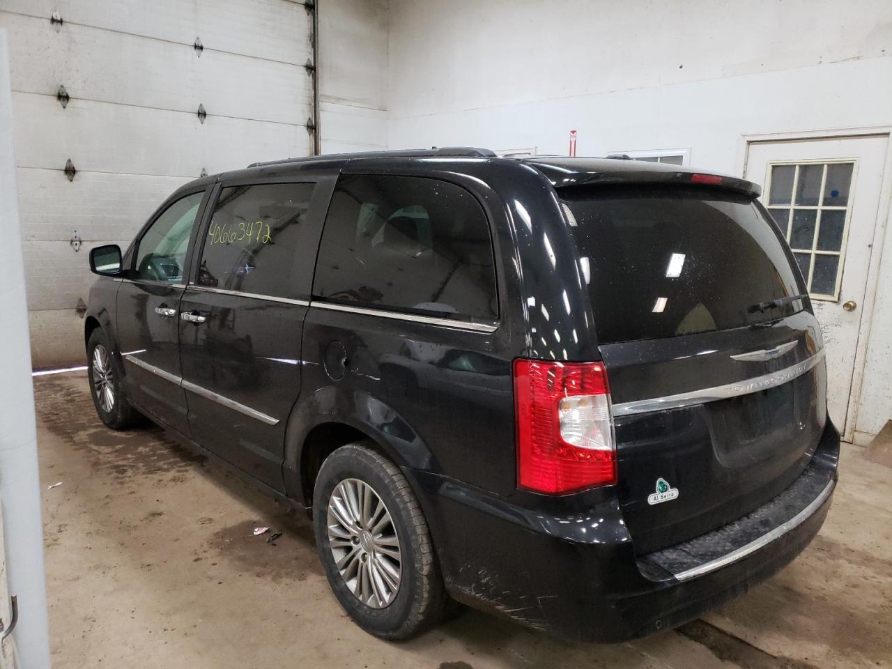 Photo 3 from auction – 2014 CHRYSLER TOWN & COU with VIN 2C4RC1CG6ER307649