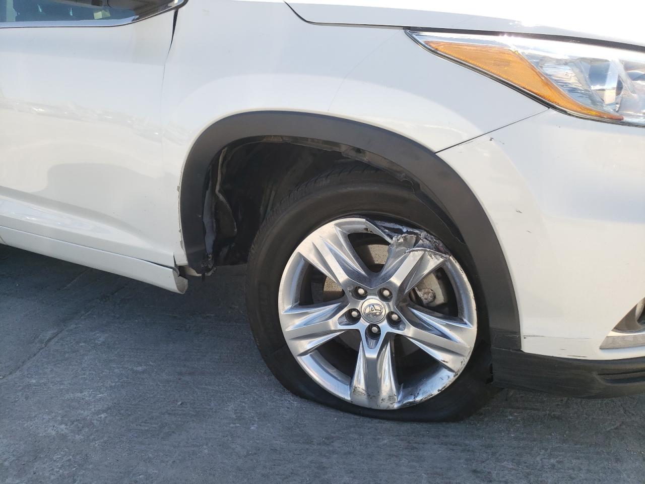 Photo 9 from auction – 2014 TOYOTA HIGHLANDER with VIN 5TDYKRFH6ES032843
