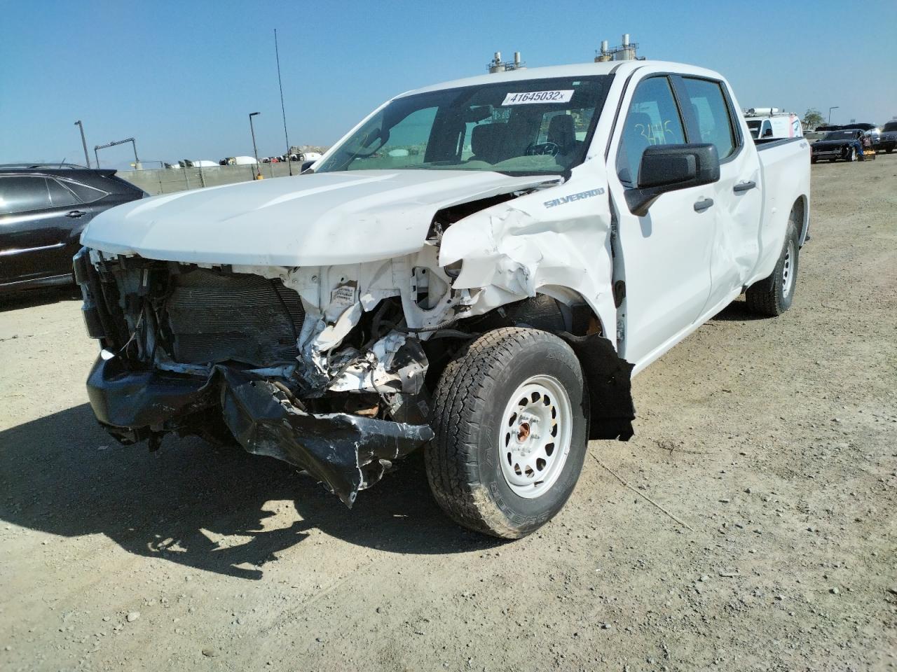 Photo 2 from auction – 2019 CHEVROLET SILVERADO with VIN 1GCUYAEF3KZ309814