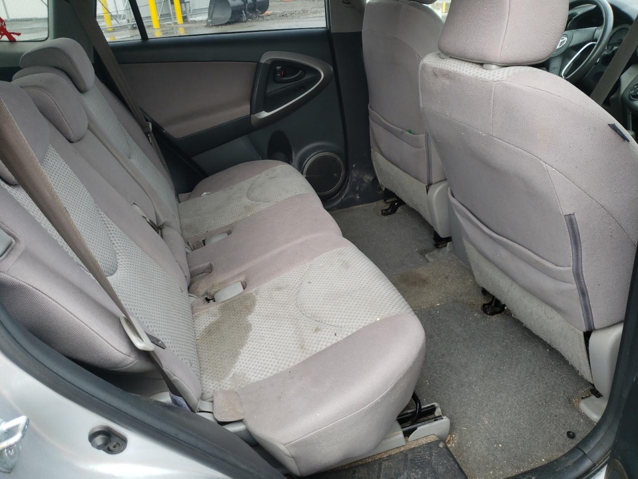Photo 6 from auction – 2006 TOYOTA RAV4 with VIN JTMBD33V165026642