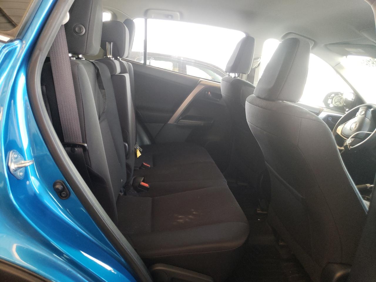 Photo 6 from auction – 2016 TOYOTA RAV4 LE with VIN JTMZFREV6GJ084313
