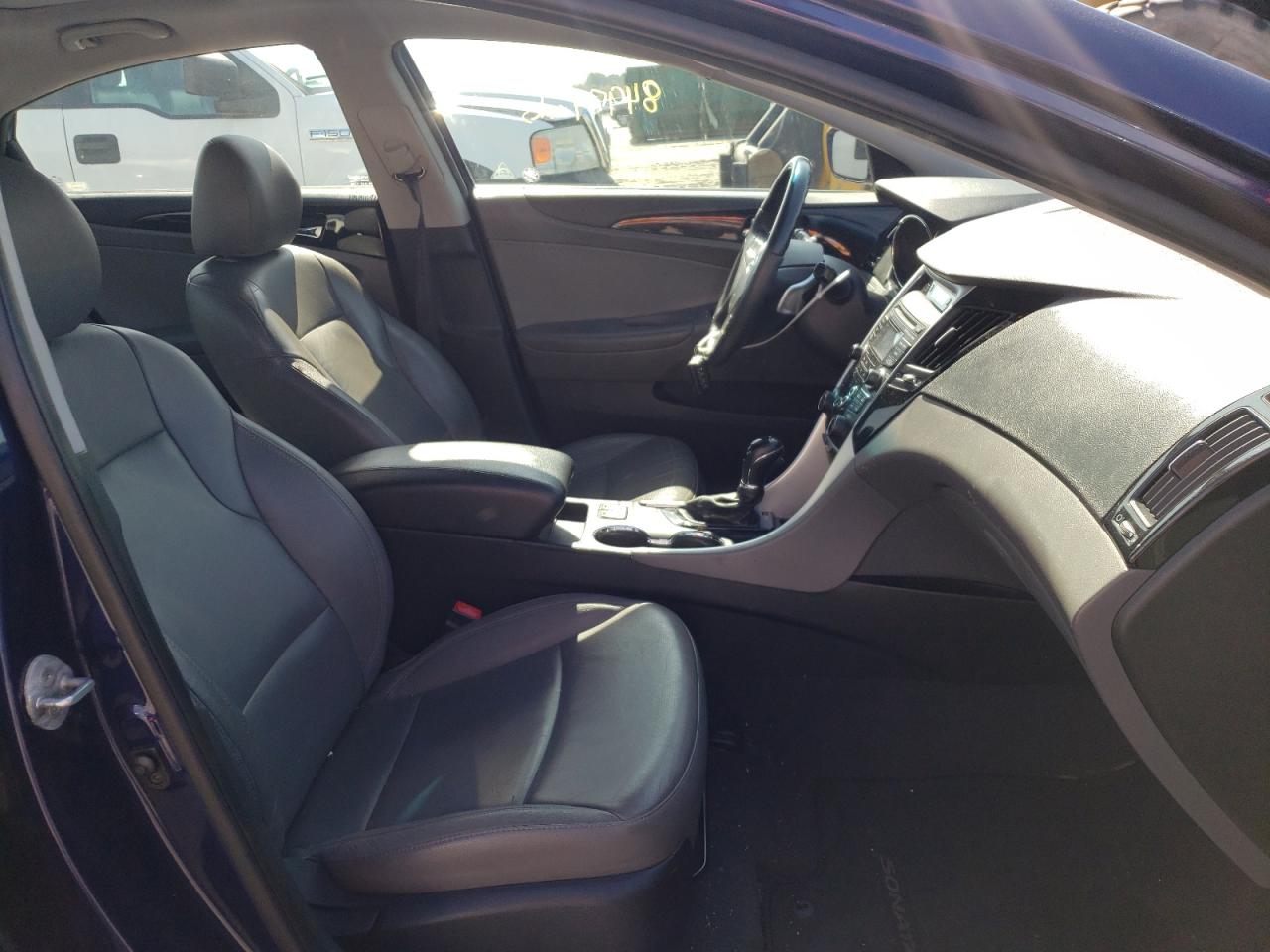 Photo 5 from auction – 2012 HYUNDAI SONATA SE with VIN 5NPEC4AB1CH485177