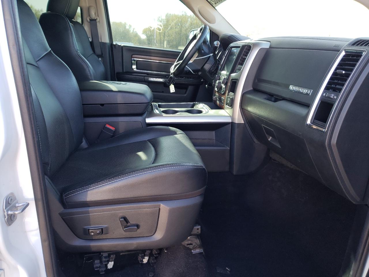 Photo 5 from auction – 2016 RAM 2500 LARAM with VIN 3C6UR5FJ1GG299502