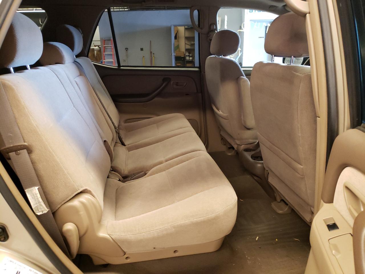 Photo 6 from auction – 2004 TOYOTA SEQUOIA SR with VIN 5TDBT44A34S226109