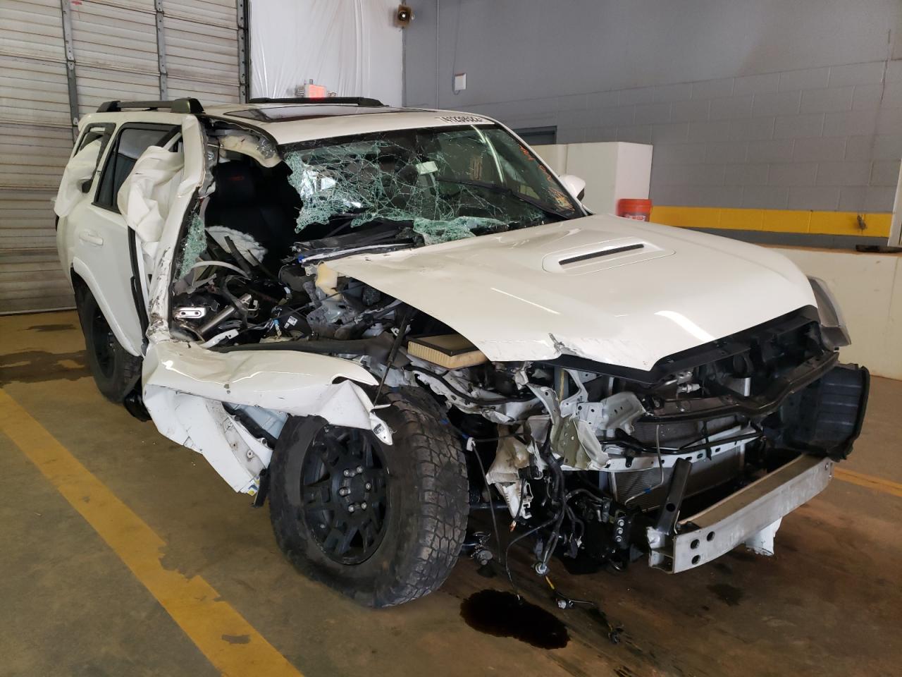 TOYOTA 4RUNNER SR 2019 with VIN JTEBU5JR7K5700865 - Photo from auction