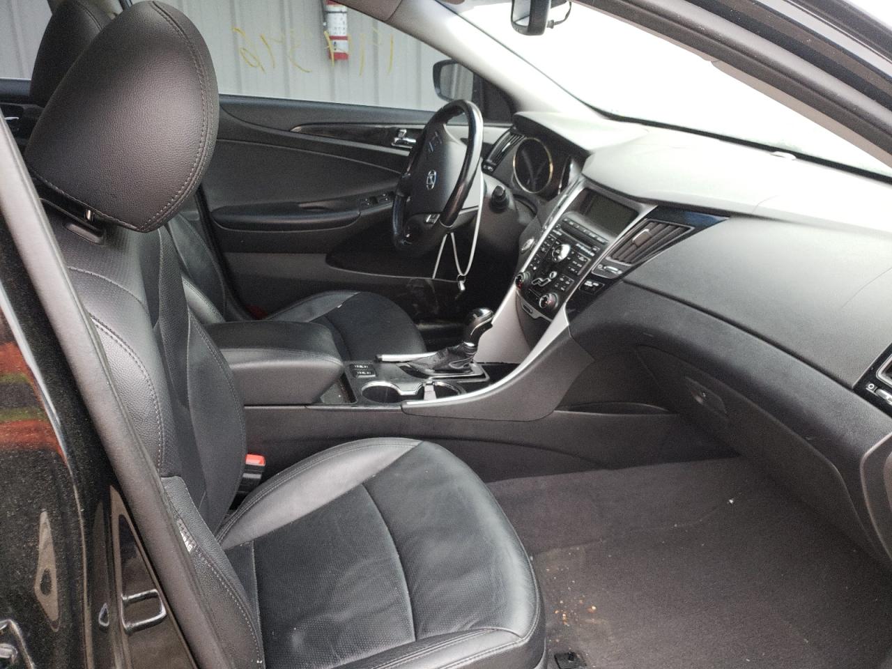 Photo 5 from auction – 2011 HYUNDAI SONATA SE with VIN 5NPEC4AC1BH090102