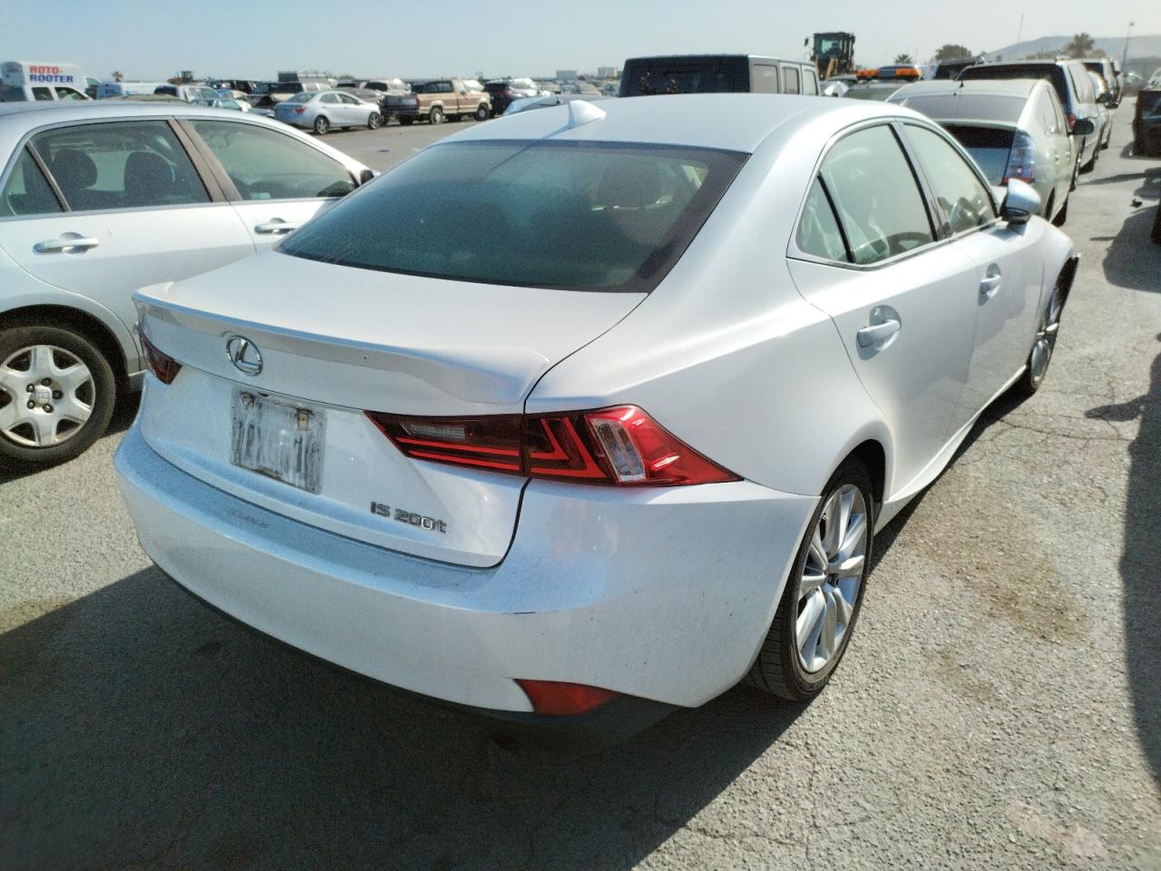 Photo 4 from auction – 2016 LEXUS IS 200T with VIN JTHBA1D21G5011415