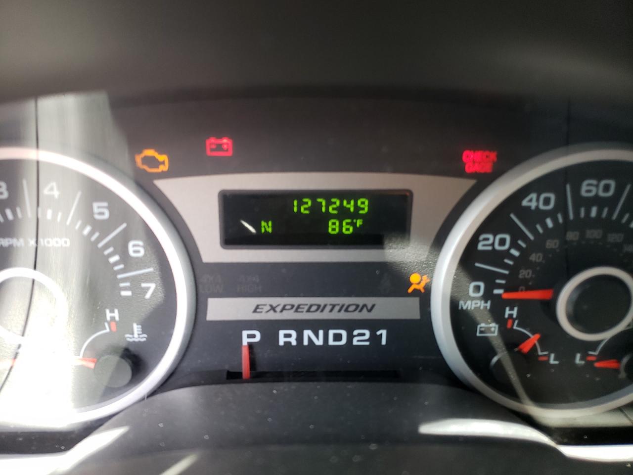 Photo 8 from auction – 2005 FORD EXPEDITION with VIN 1FMPU13545LA52636