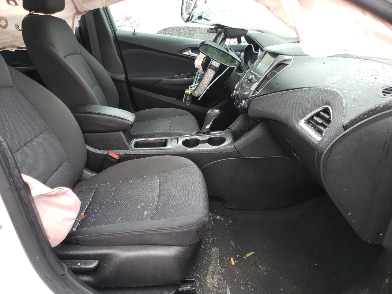 Photo 5 from auction – 2017 CHEVROLET CRUZE LT with VIN 3G1BE5SM9HS592163