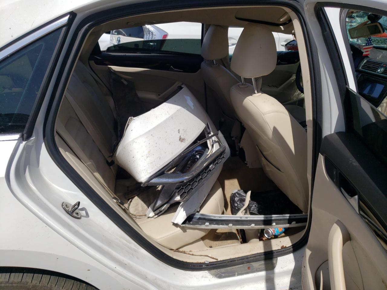 Photo 6 from auction – 2014 VOLKSWAGEN PASSAT SEL with VIN 1VWCN7A31EC048450