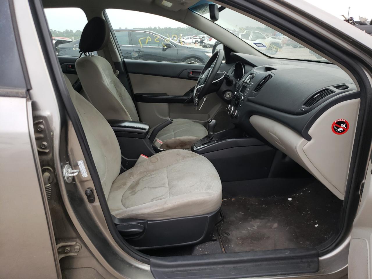 Photo 5 from auction – 2012 KIA FORTE EX with VIN KNAFU4A24C5547489