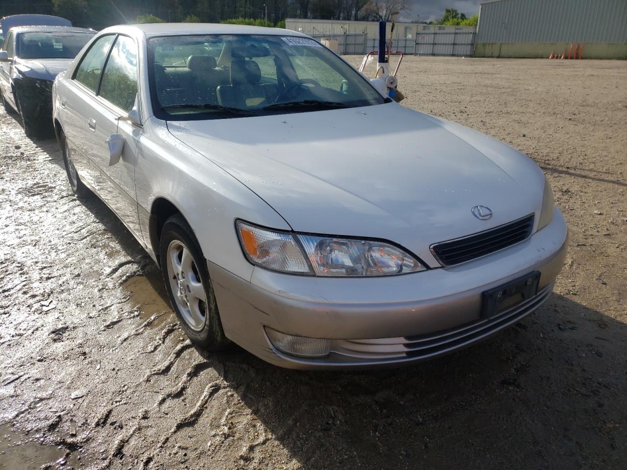 LEXUS ES 300 1998 with VIN JT8BF28G1W5019607 - Photo from auction