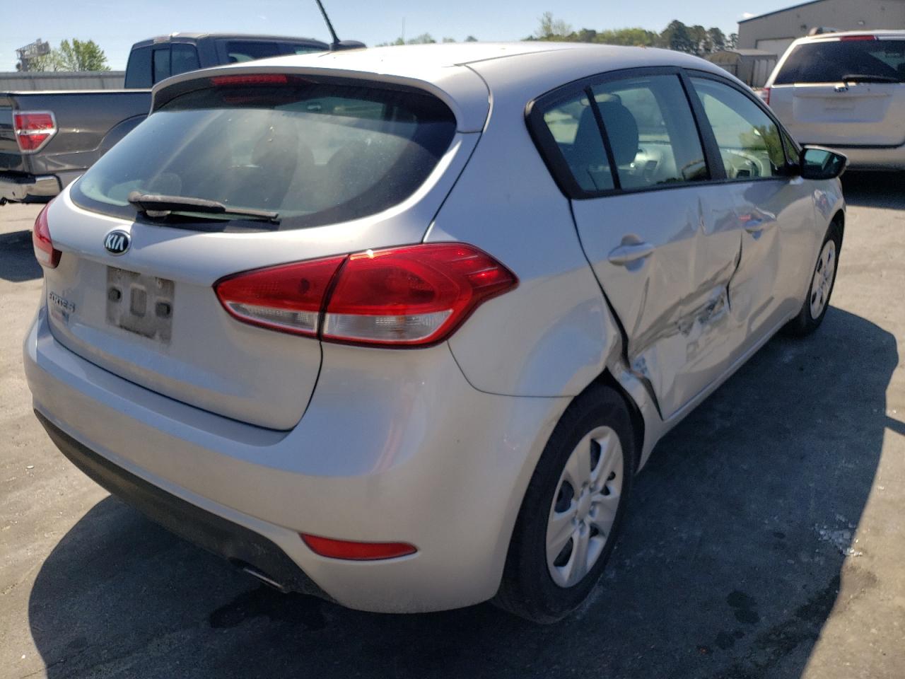 Photo 4 from auction – 2017 KIA FORTE LX with VIN KNAFK5A82H5718277