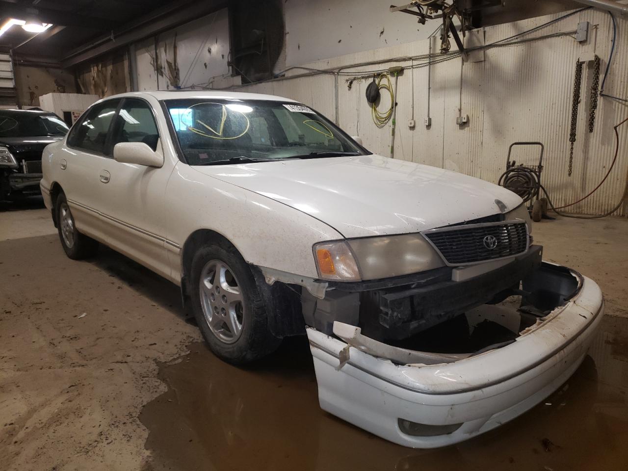 TOYOTA AVALON XL 1998 with VIN 4T1BF18B2WU247004 - Photo from auction
