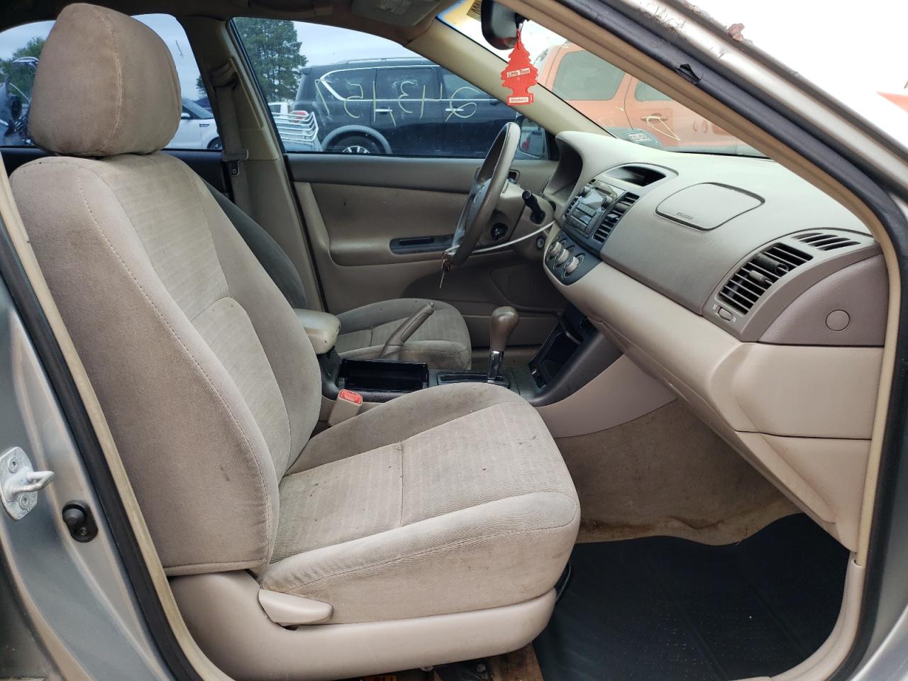 Photo 5 from auction – 2005 TOYOTA CAMRY LE with VIN 4T1BE32K15U601231