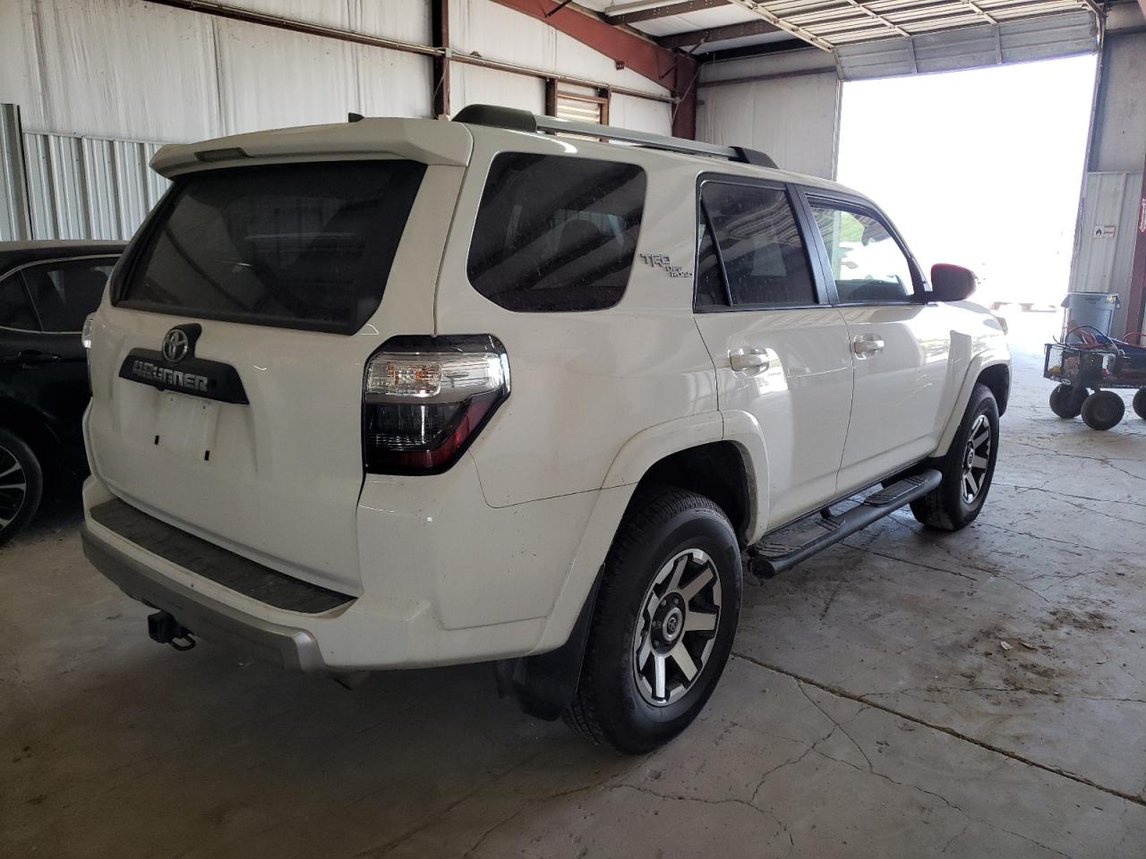 Photo 4 from auction – 2017 TOYOTA 4RUNNER with VIN JTEBU5JR8H5469354