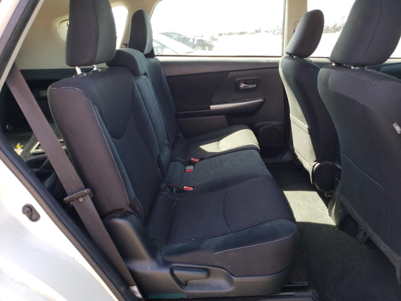 Photo 6 from auction – 2015 TOYOTA PRIUS V with VIN JTDZN3EU2FJ024731