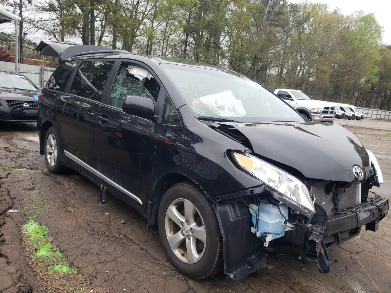 TOYOTA SIENNA LE 2017 with VIN 5TDKZ3DC3HS769623 - Photo from auction