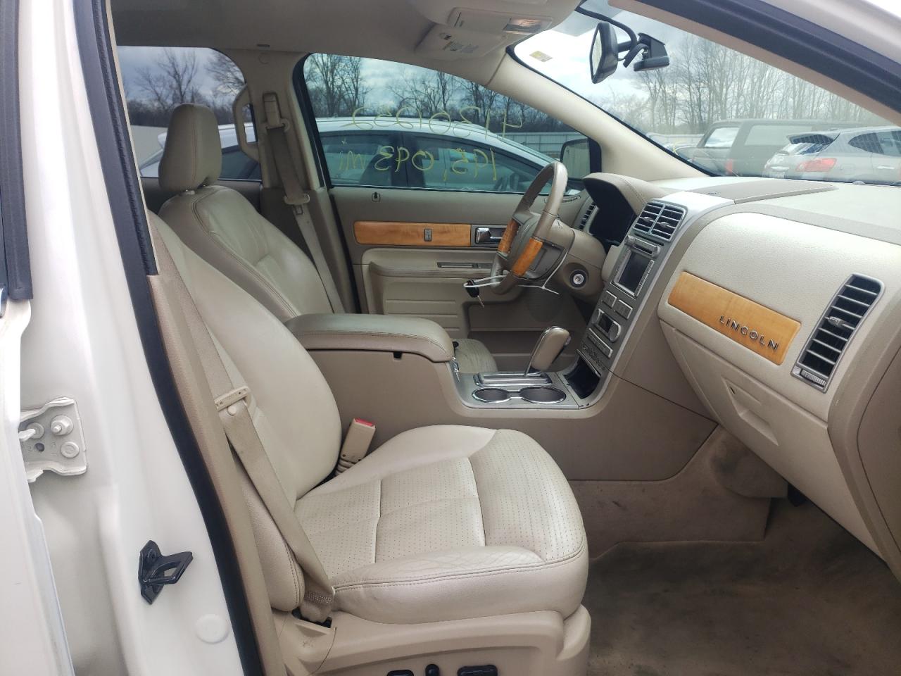 Photo 5 from auction – 2007 LINCOLN MKX with VIN 2LMDU88C97BJ04529