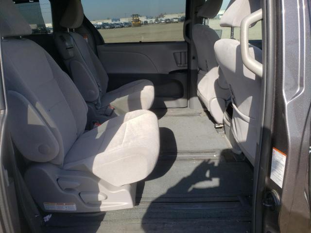 Photo 6 from auction – 2017 TOYOTA SIENNA LE with VIN 5TDKZ3DC0HS811732