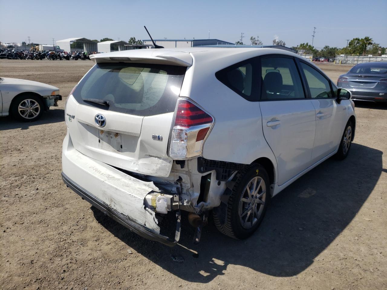Photo 4 from auction – 2015 TOYOTA PRIUS V with VIN JTDZN3EU2FJ024731