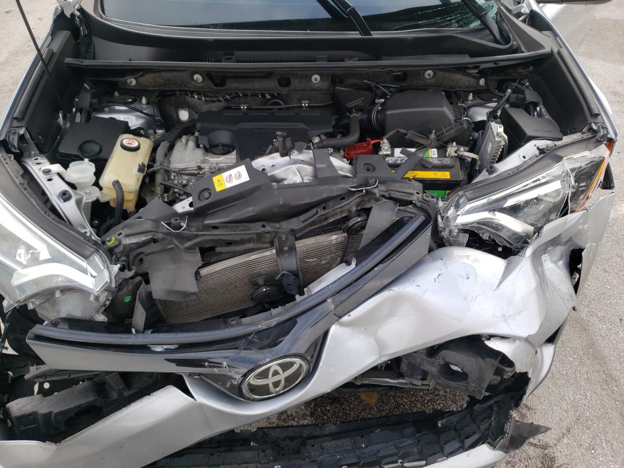 Photo 7 from auction – 2018 TOYOTA RAV4 SE with VIN JTMNFREV0JD114913